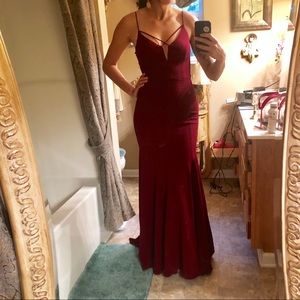 NWOT B. Darlin Deep Garnett Evening Gown